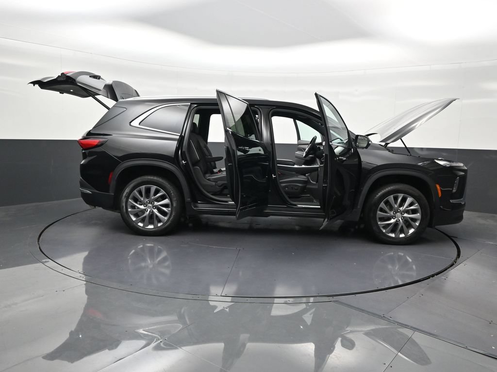 Used 2025 Buick Enclave Preferred w/ Power Package FWD image 32
