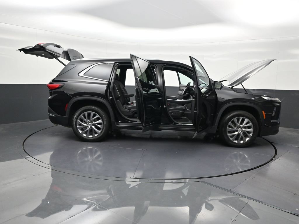 Used 2025 Buick Enclave Preferred w/ Power Package FWD image 32