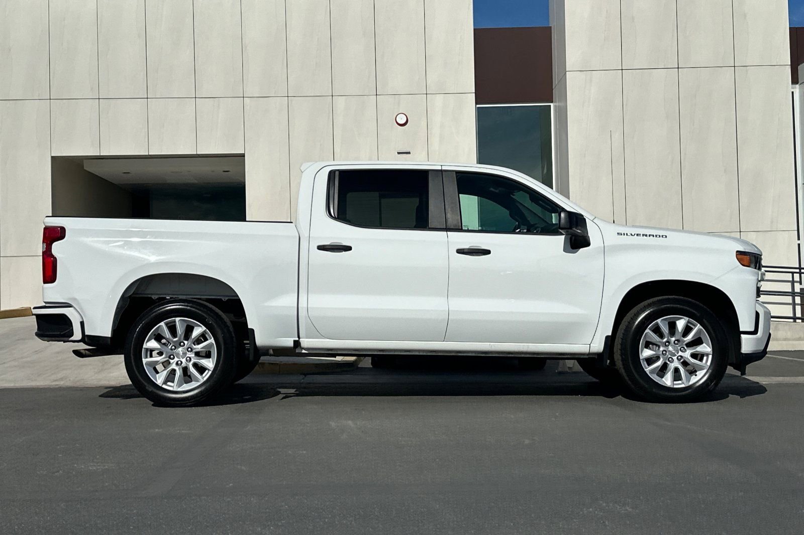 Used 2021 Chevrolet Silverado 1500 Custom image 2