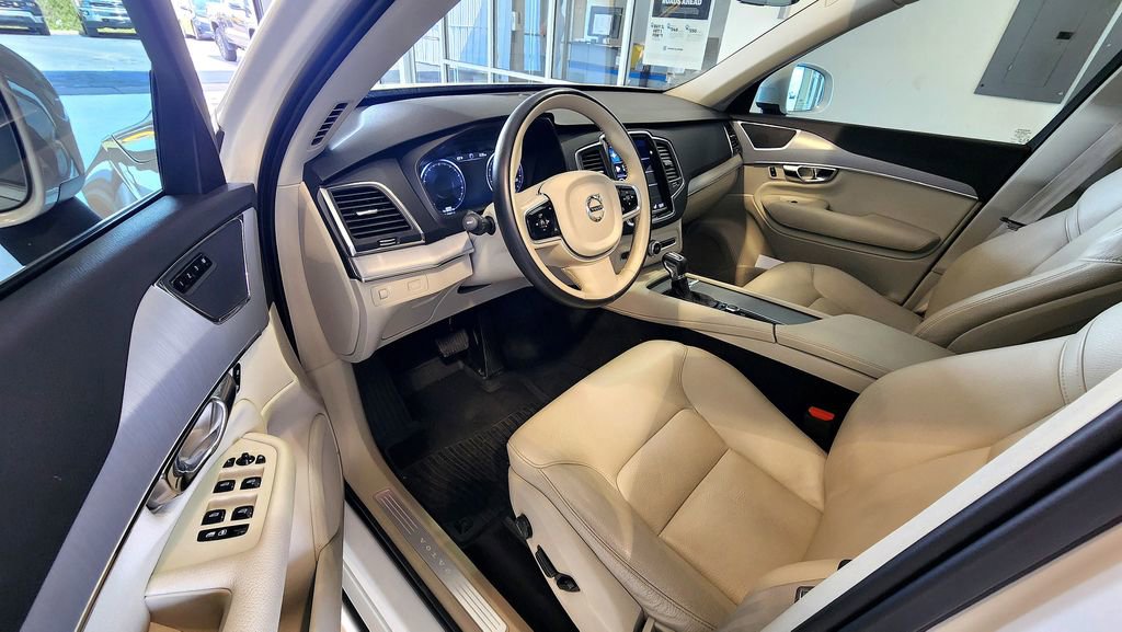 Used 2021 Volvo XC90 T5 Momentum w/ Climate Package AWD/4WD image 19
