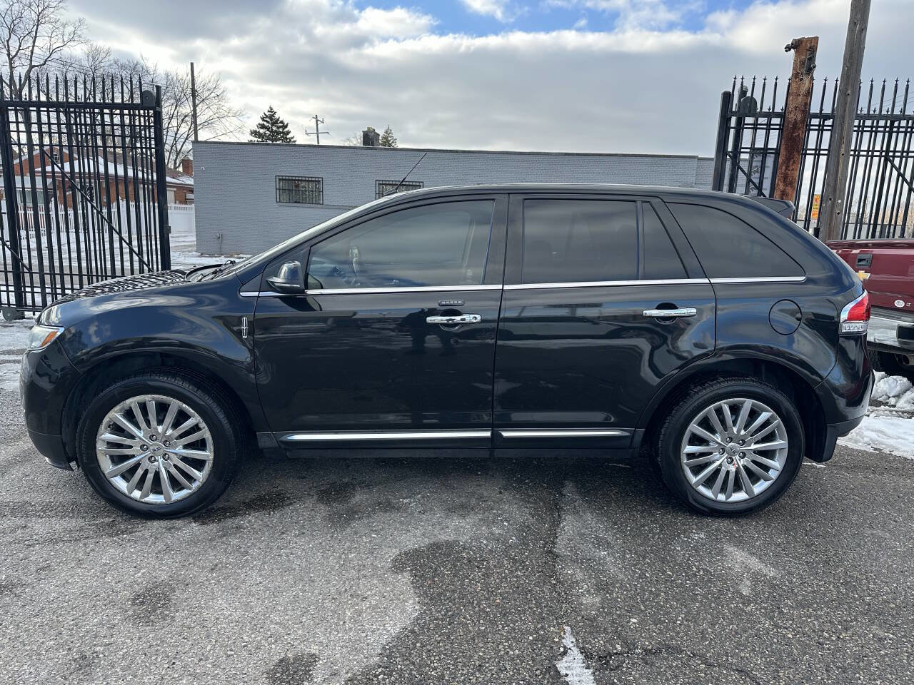 Used 2015 Lincoln MKX FWD w/ Equipment Group 102A image 8