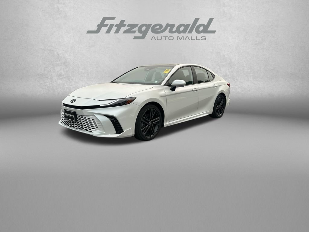 Used 2025 Toyota Camry XSE FWD image 3
