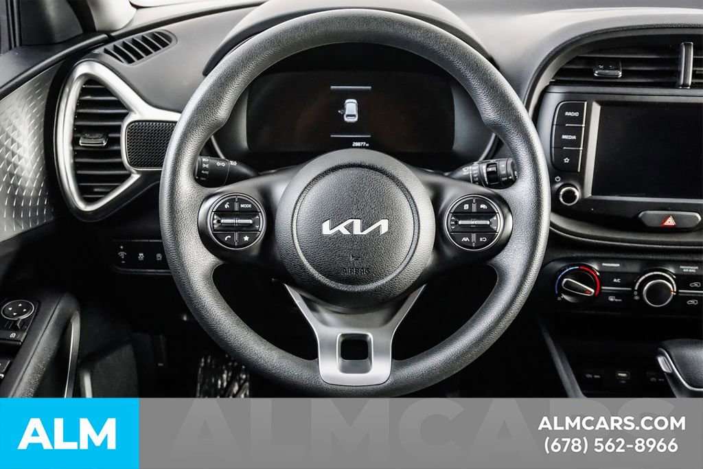 Used 2025 Kia Soul LX w/ LX Technology Package FWD image 24