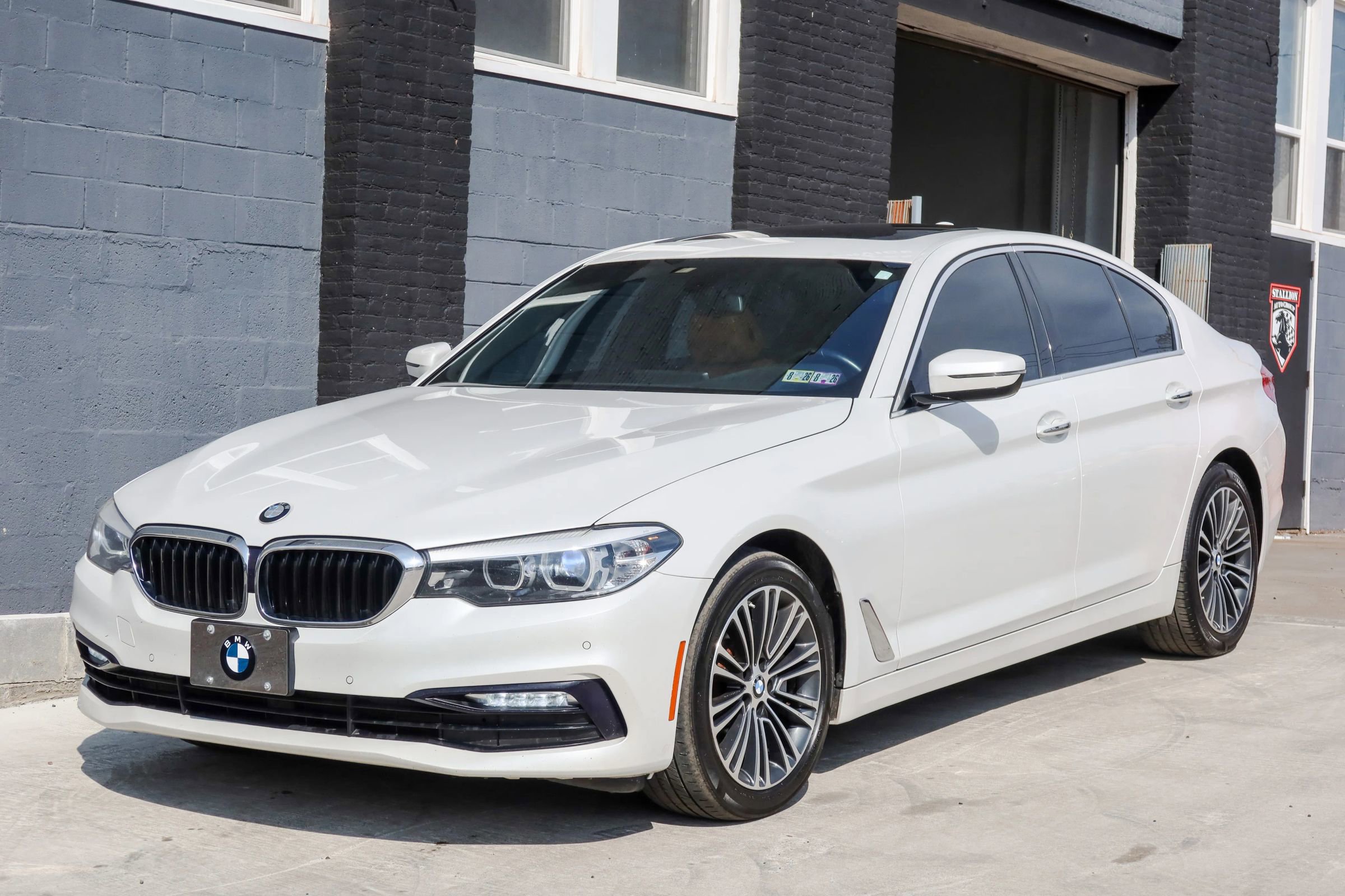 Used 2017 BMW 530i xDrive image 3