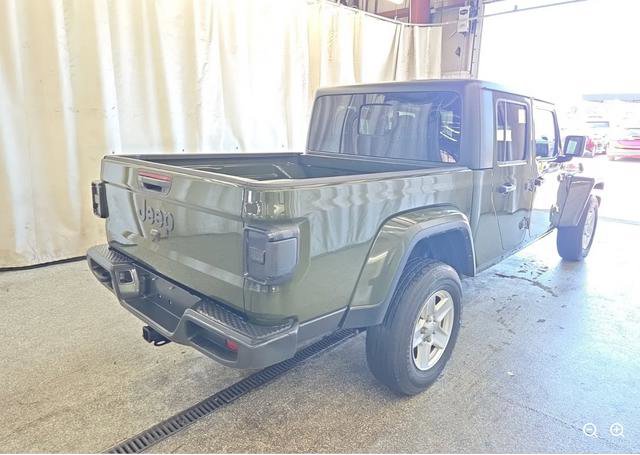 Used 2022 Jeep Gladiator Sport image 2