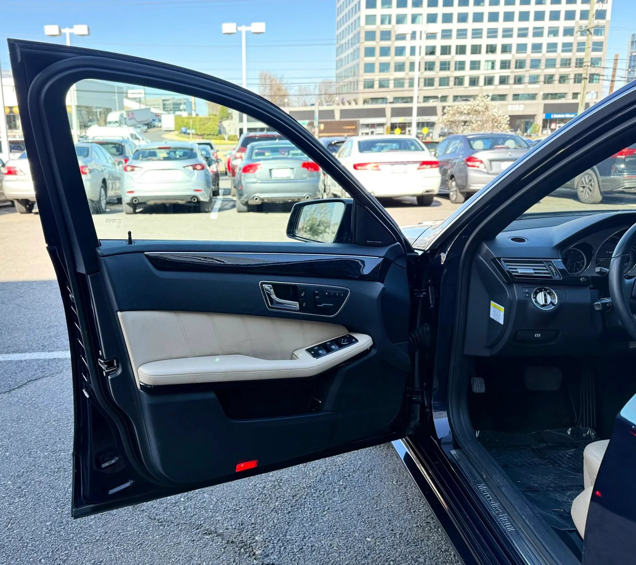 Used 2011 Mercedes-Benz E 350 4MATIC Wagon image 9