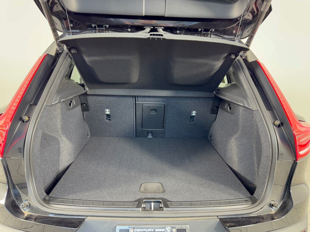 Used 2025 Volvo XC40 B5 Core w/ Protection Package Premier AWD/4WD image 28
