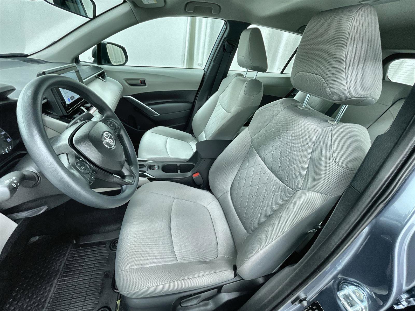 Used 2025 Toyota Corolla Cross L image 17