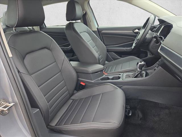 Used 2024 Volkswagen Jetta SE FWD image 19