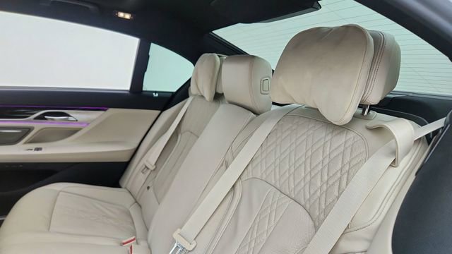 Used 2022 BMW 740i w/ M Sport Package image 29