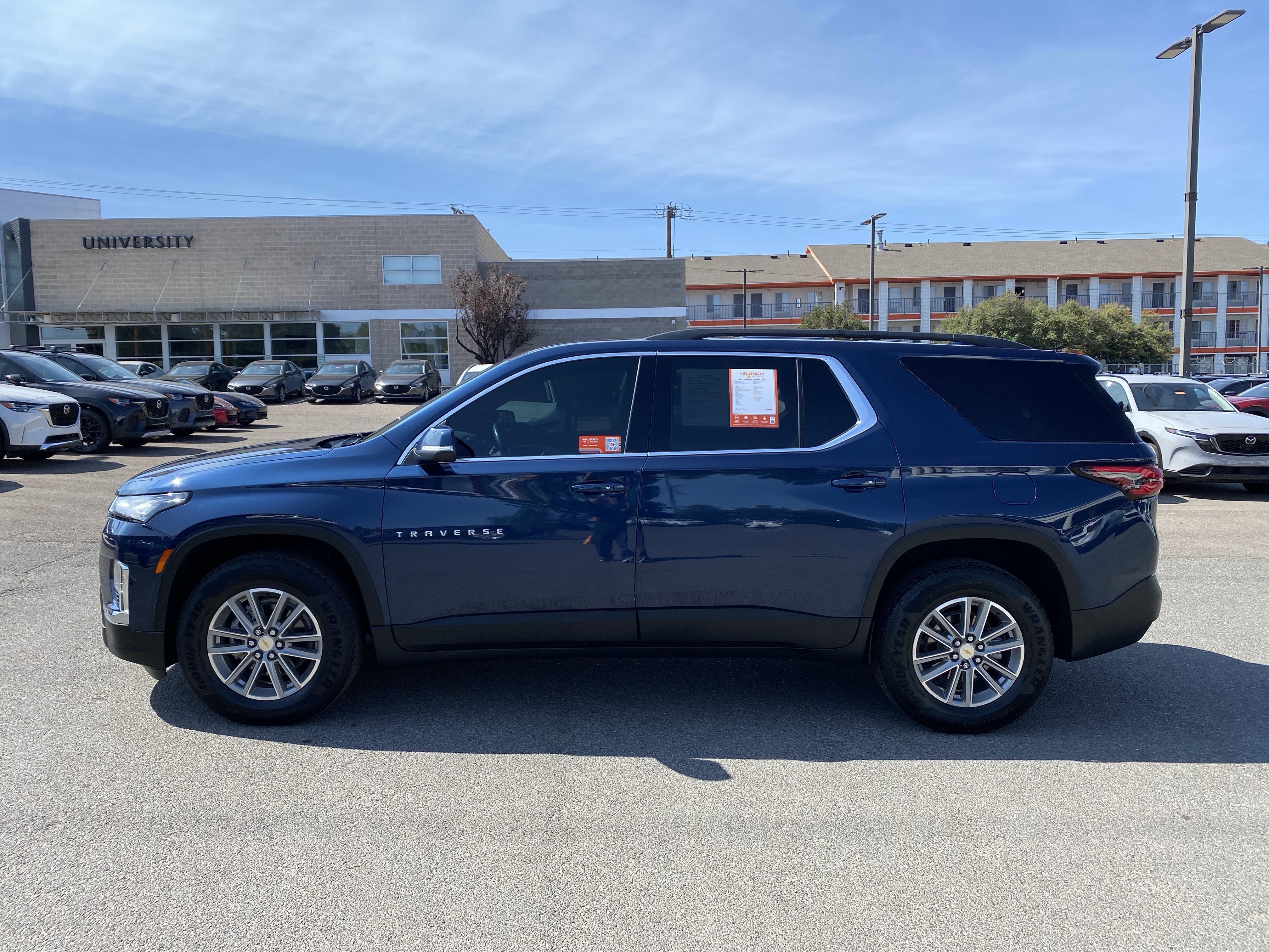 Used 2022 Chevrolet Traverse LT FWD image 54