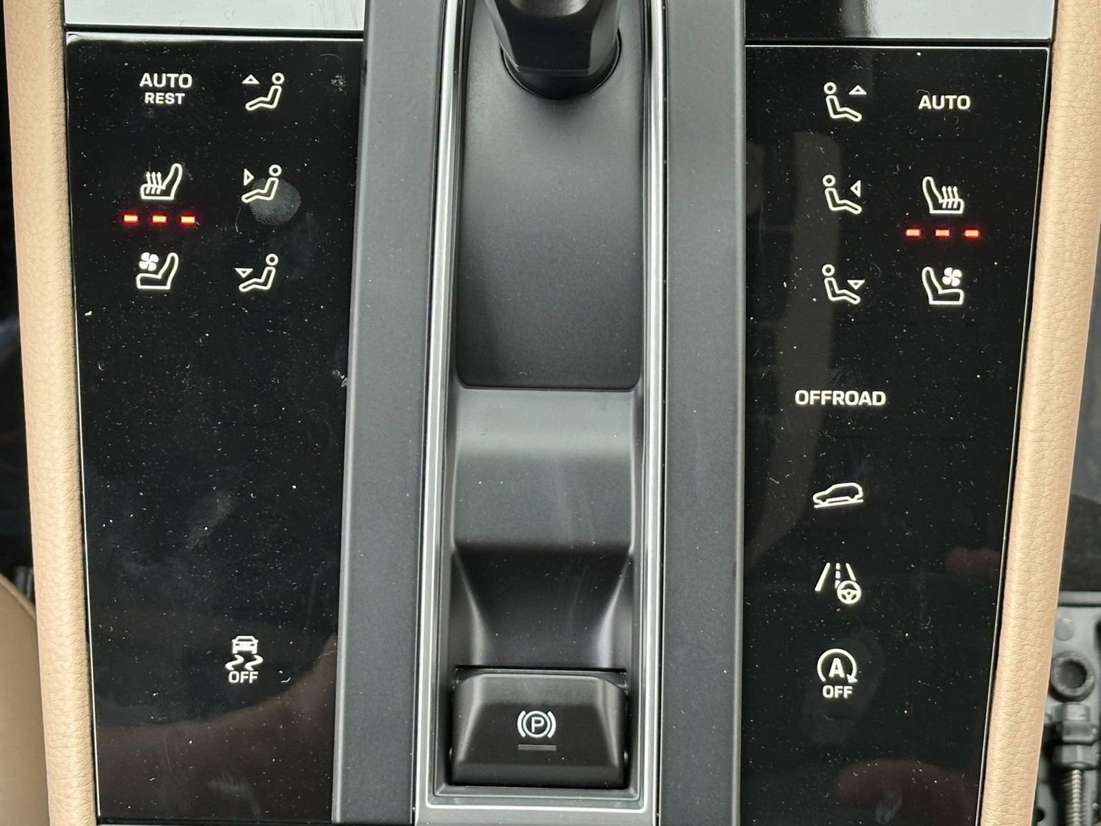 Certified 2026 Porsche Macan image 25