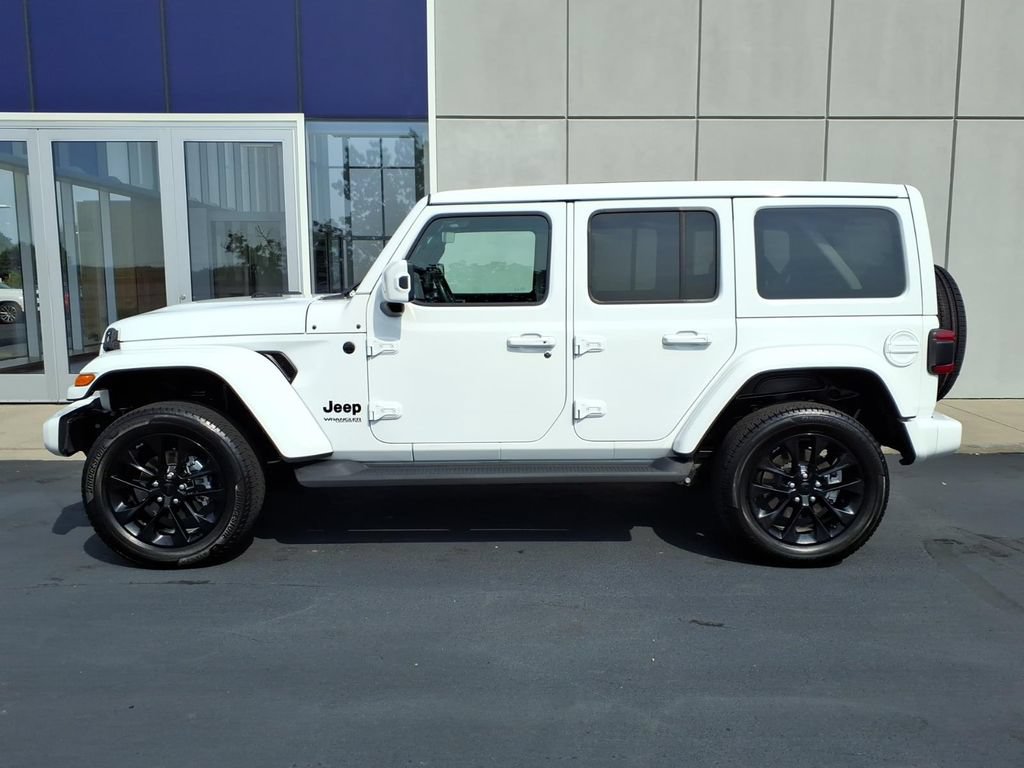 Used 2021 Jeep Wrangler Unlimited Sahara AWD/4WD image 3