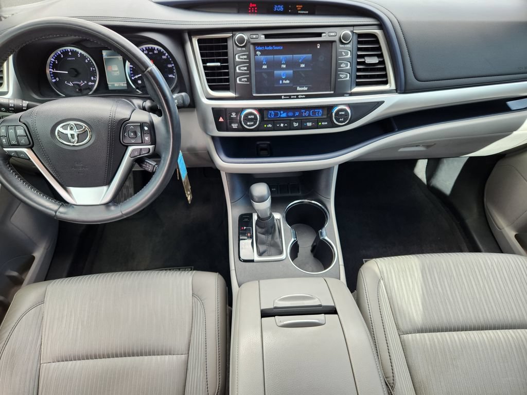 Used 2017 Toyota Highlander Plus FWD image 15