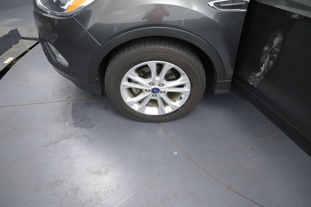 Used 2018 Ford Escape SE w/ SE Sync 3 Package FWD image 14