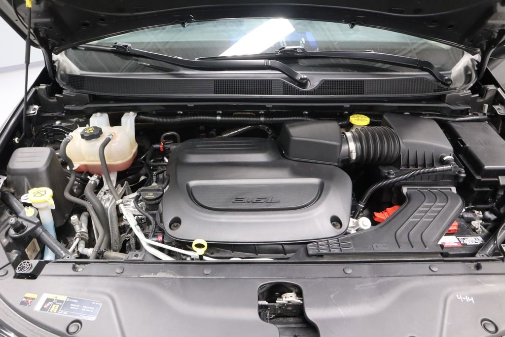 Used 2023 Chrysler Pacifica Touring-L FWD image 13