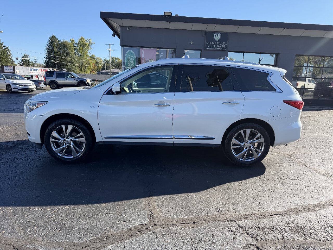 Used 2015 INFINITI QX60 Luxe w/ Deluxe Touring Package AWD/4WD image 3