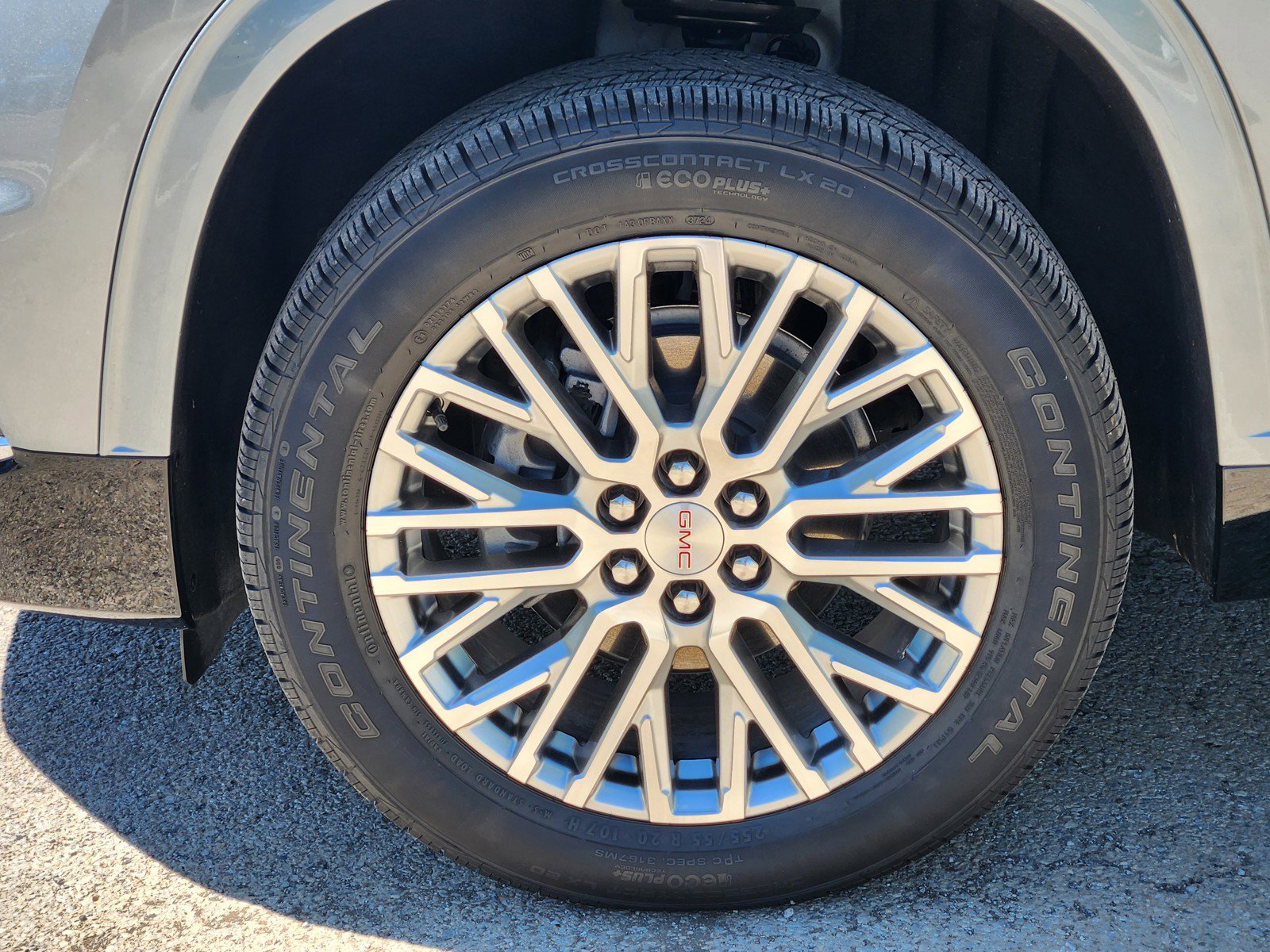 Used 2025 GMC Acadia Denali w/ LPO, Floor Liner Package image 31