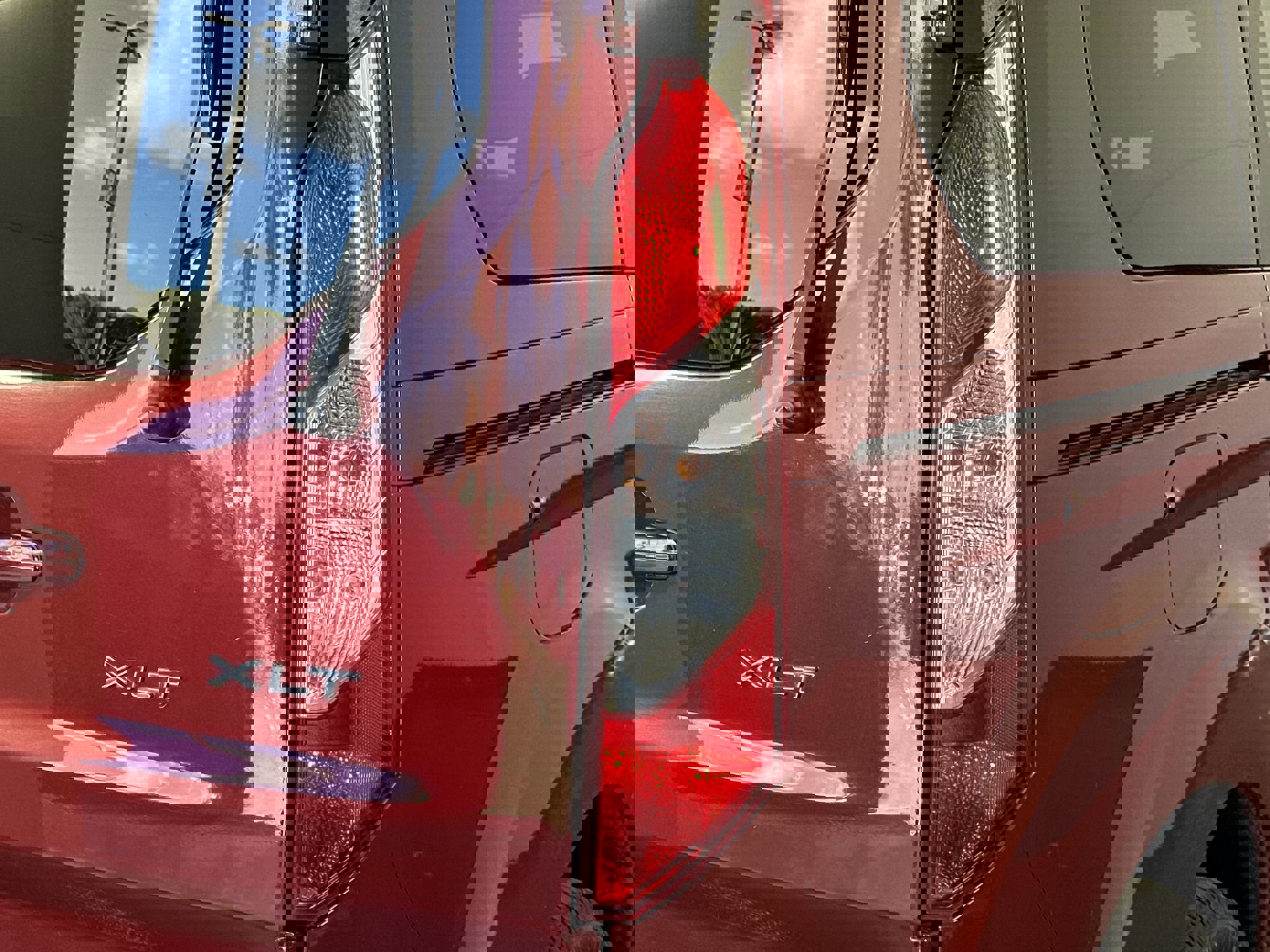 Used 2019 Ford Transit Connect XLT w/ Driver-Assist Package image 30