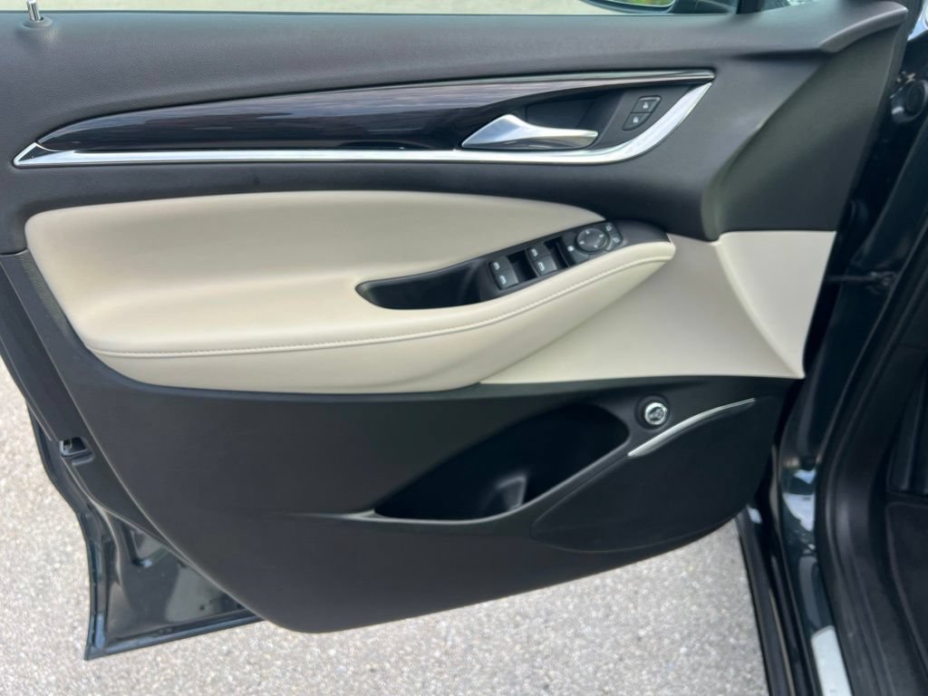Used 2020 Buick Enclave Essence FWD image 21