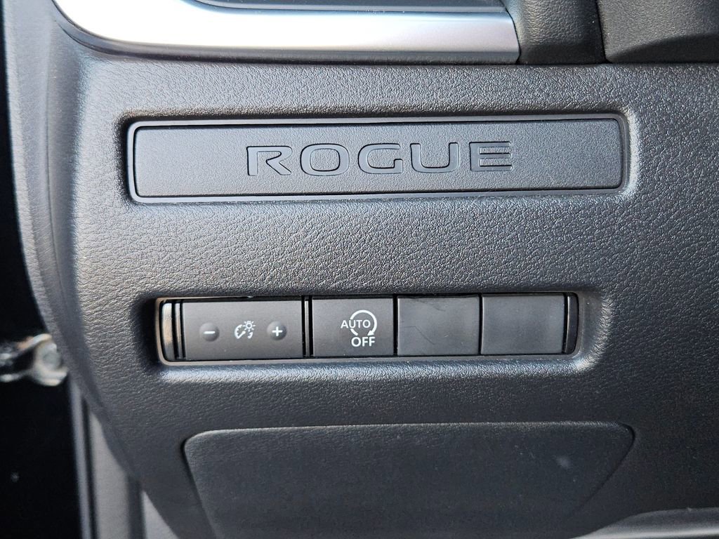 Used 2023 Nissan Rogue S image 17