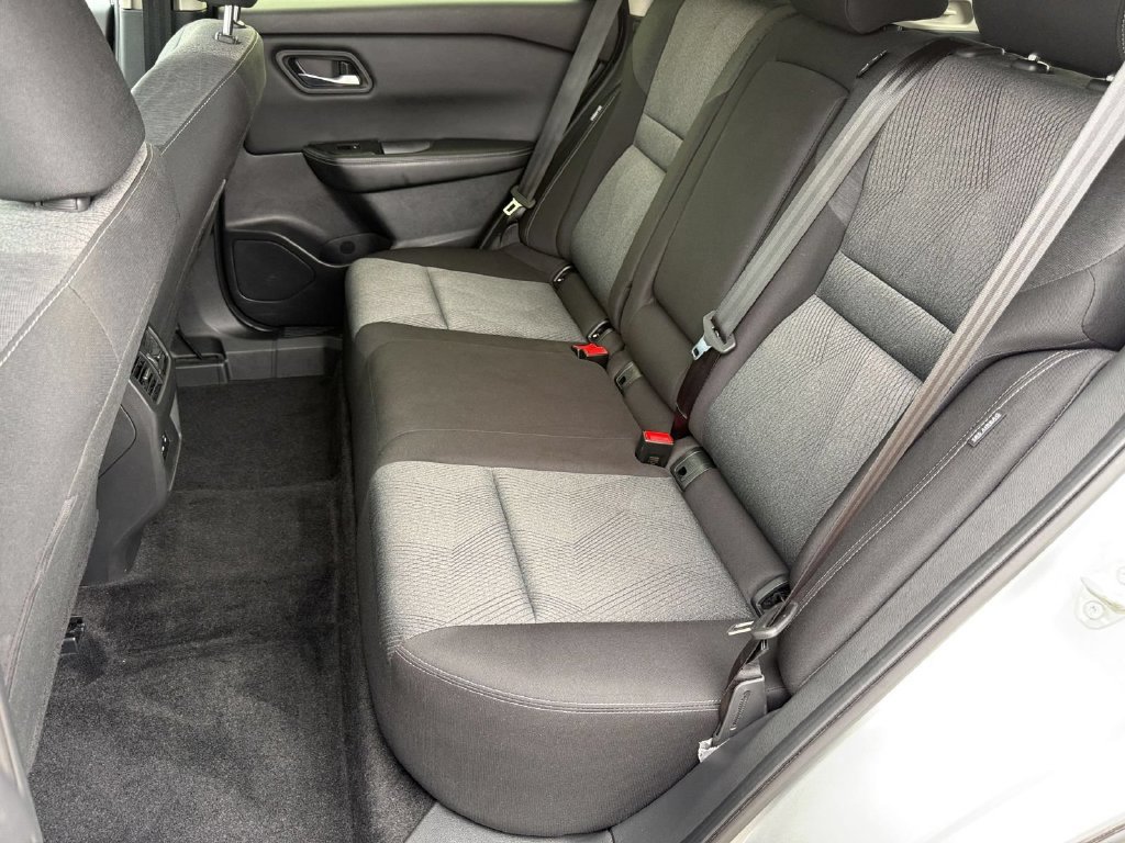Used 2025 Nissan Rogue SV AWD/4WD image 25