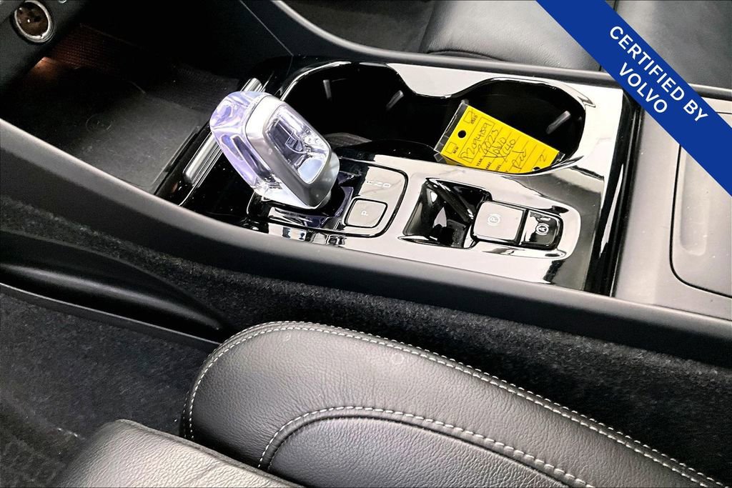 Certified 2023 Volvo XC40 B5 Ultimate w/ Protection Package Premier image 19