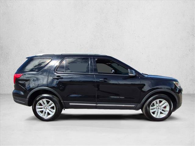 Used 2019 Ford Explorer XLT w/ Equipment Group 202A AWD/4WD image 4