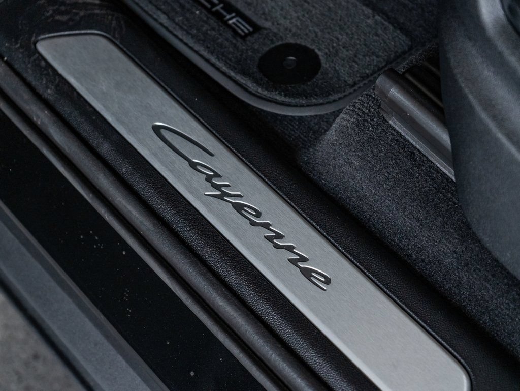 Certified 2025 Porsche Cayenne Coupe AWD/4WD image 15