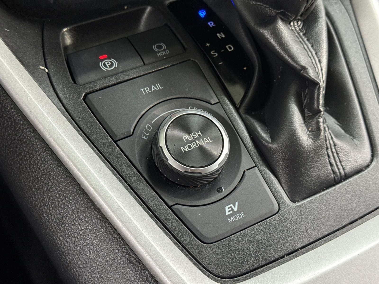 Used 2025 Toyota RAV4 XLE AWD/4WD image 43
