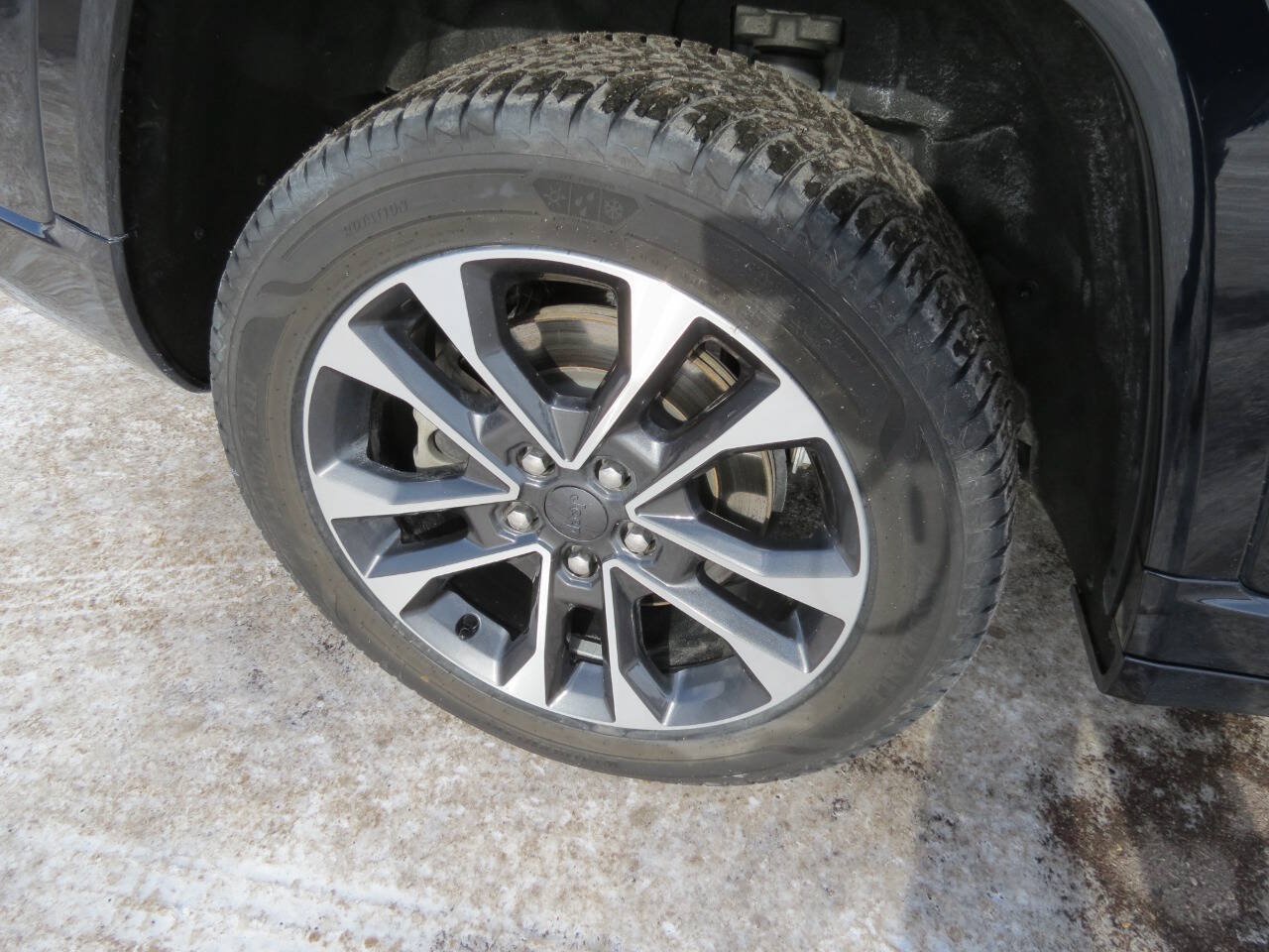 Used 2024 Jeep Grand Cherokee L Overland w/ Trailer Tow Package AWD/4WD image 8