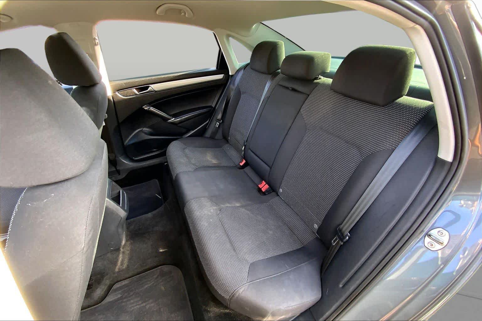 Used 2018 Volkswagen Passat 2.0T S FWD image 21
