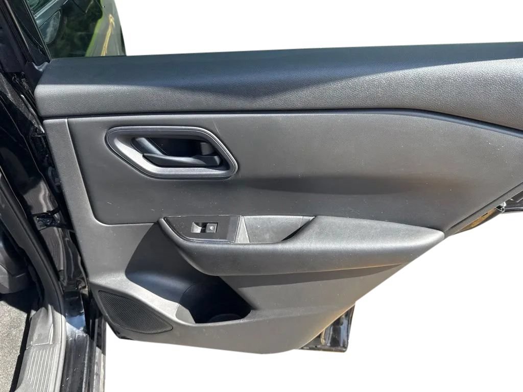 Used 2024 Nissan Rogue S FWD image 29