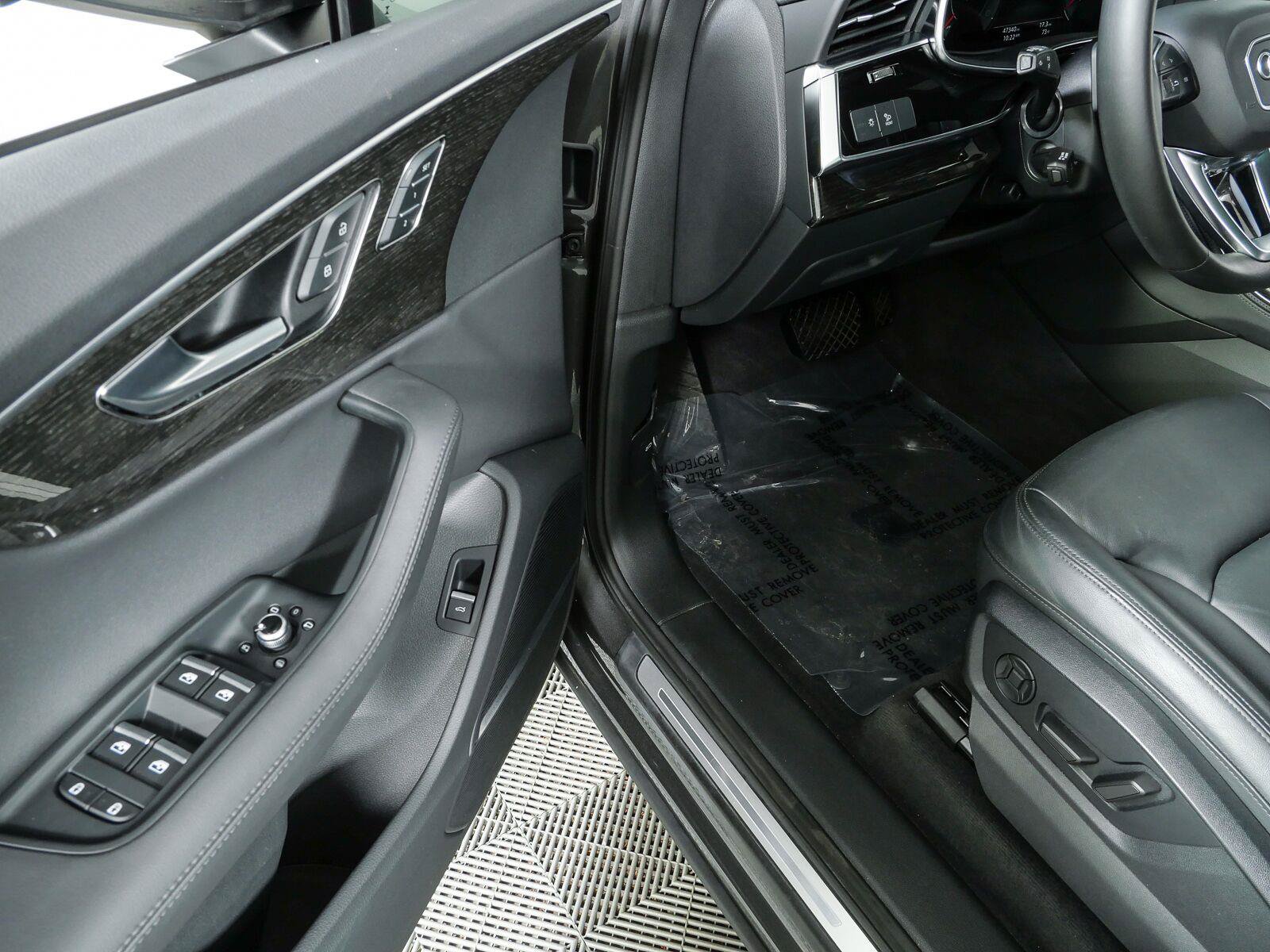 Used 2023 Audi Q7 2.0T Premium Plus w/ Premium Plus Package AWD/4WD image 8