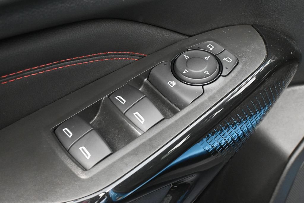 Used 2025 Chevrolet Trax RS FWD image 13