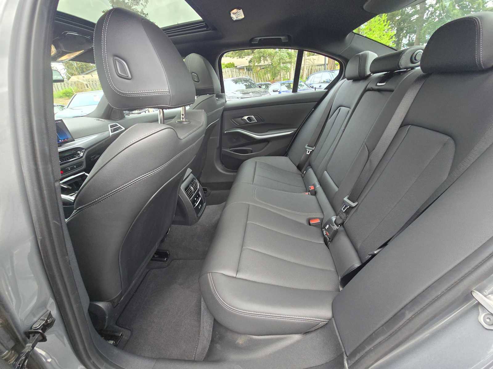Used 2025 BMW 330i xDrive Sedan AWD/4WD image 16