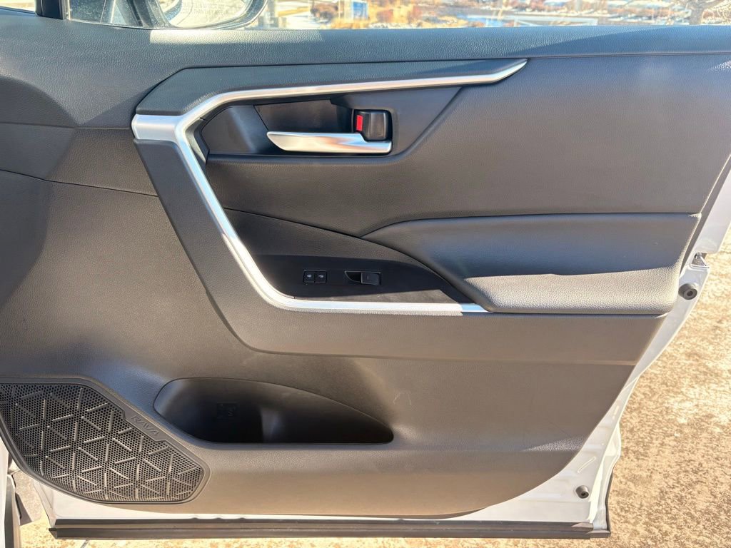 Used 2025 Toyota RAV4 XLE image 34