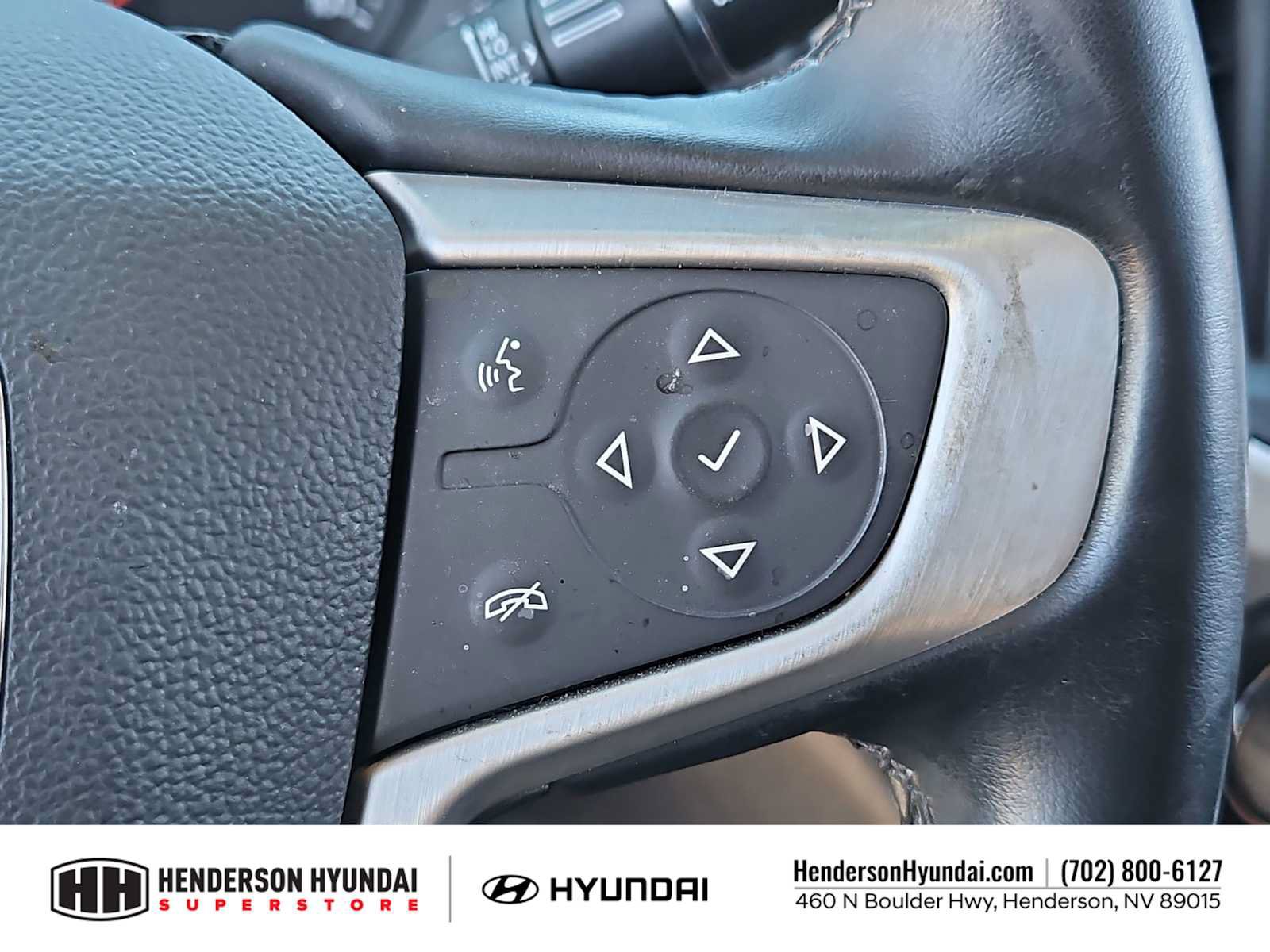 Used 2023 GMC Acadia SLT FWD image 25
