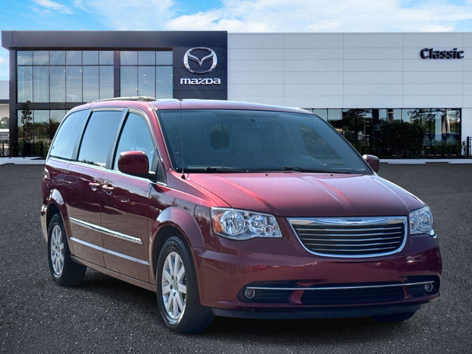 Used 2016 Chrysler Town & Country Touring image 1