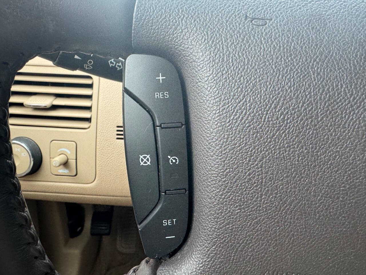 Used 2008 Buick Lucerne CX image 23