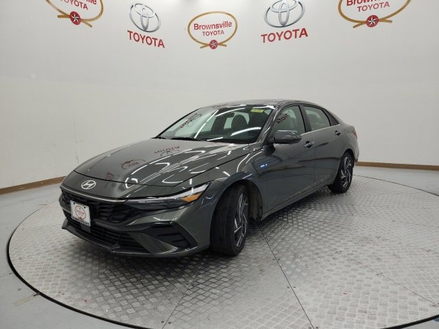 Used 2024 Hyundai Elantra Limited image 2