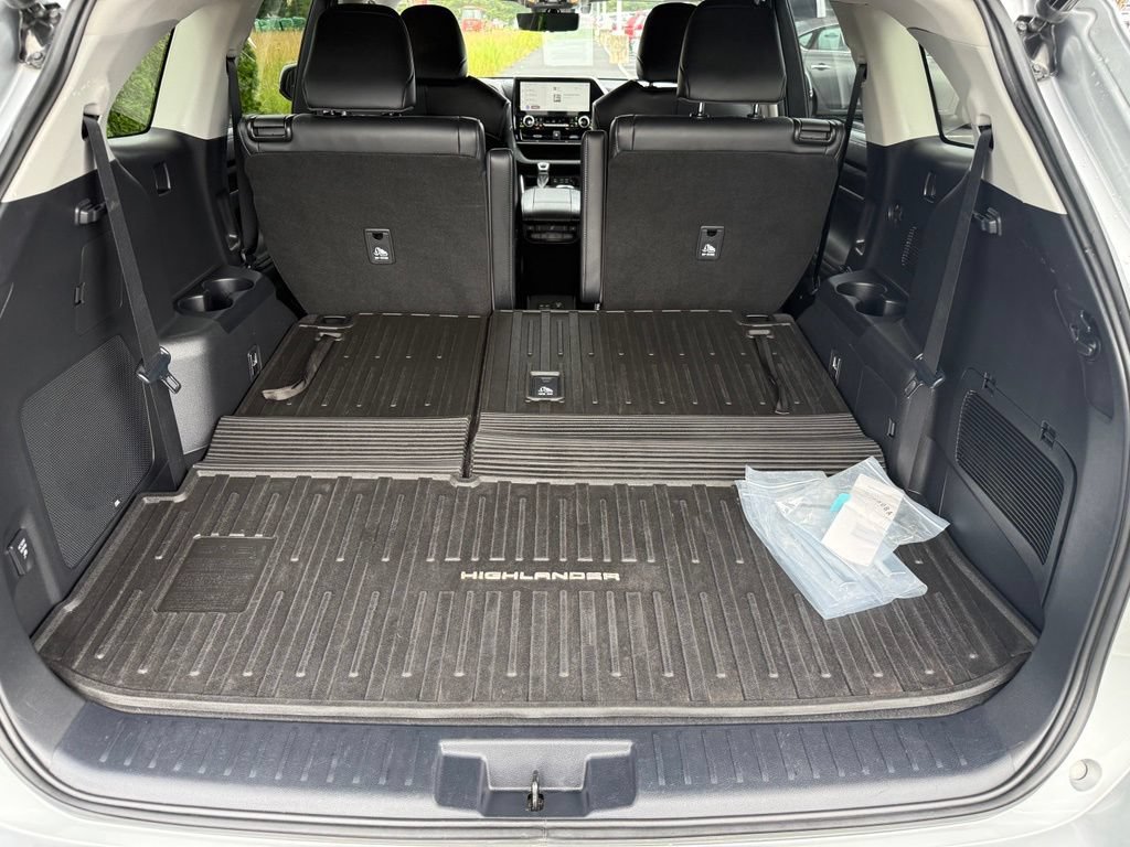 Used 2023 Toyota Highlander Platinum AWD/4WD image 40