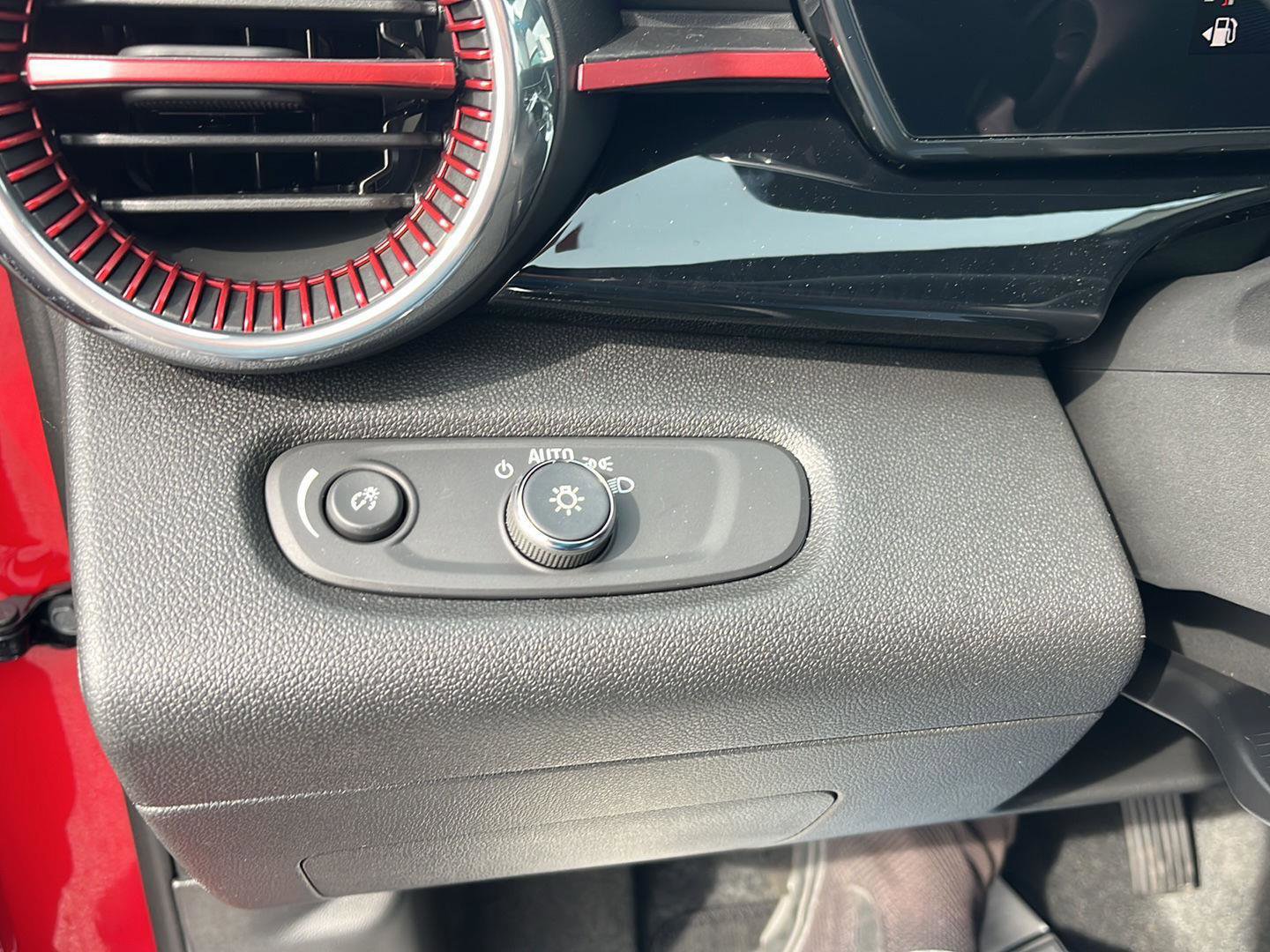 New 2026 Chevrolet Trax RS w/ Driver Confidence Package image 13