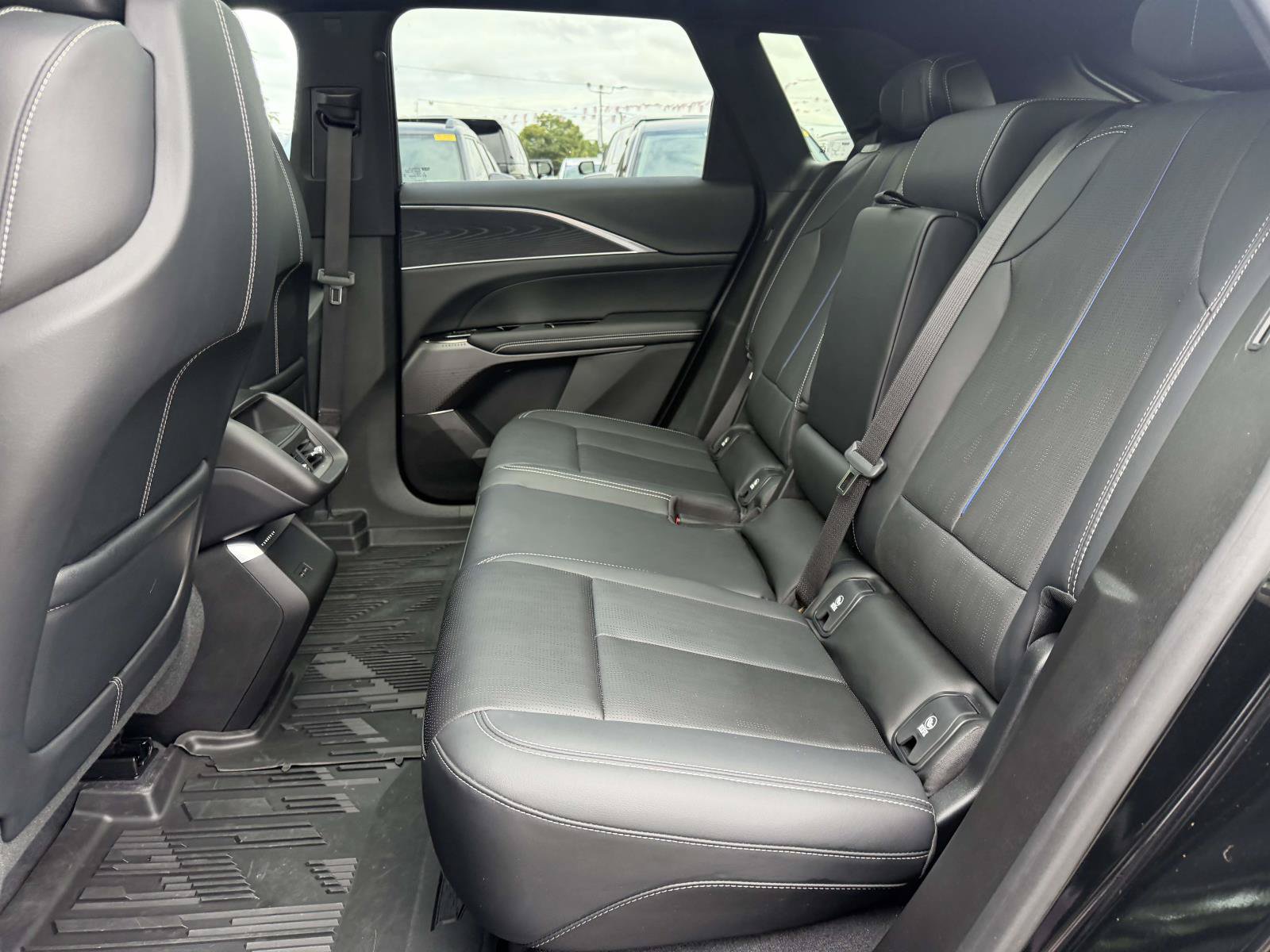 Certified 2024 Cadillac Lyriq Luxury RWD image 15