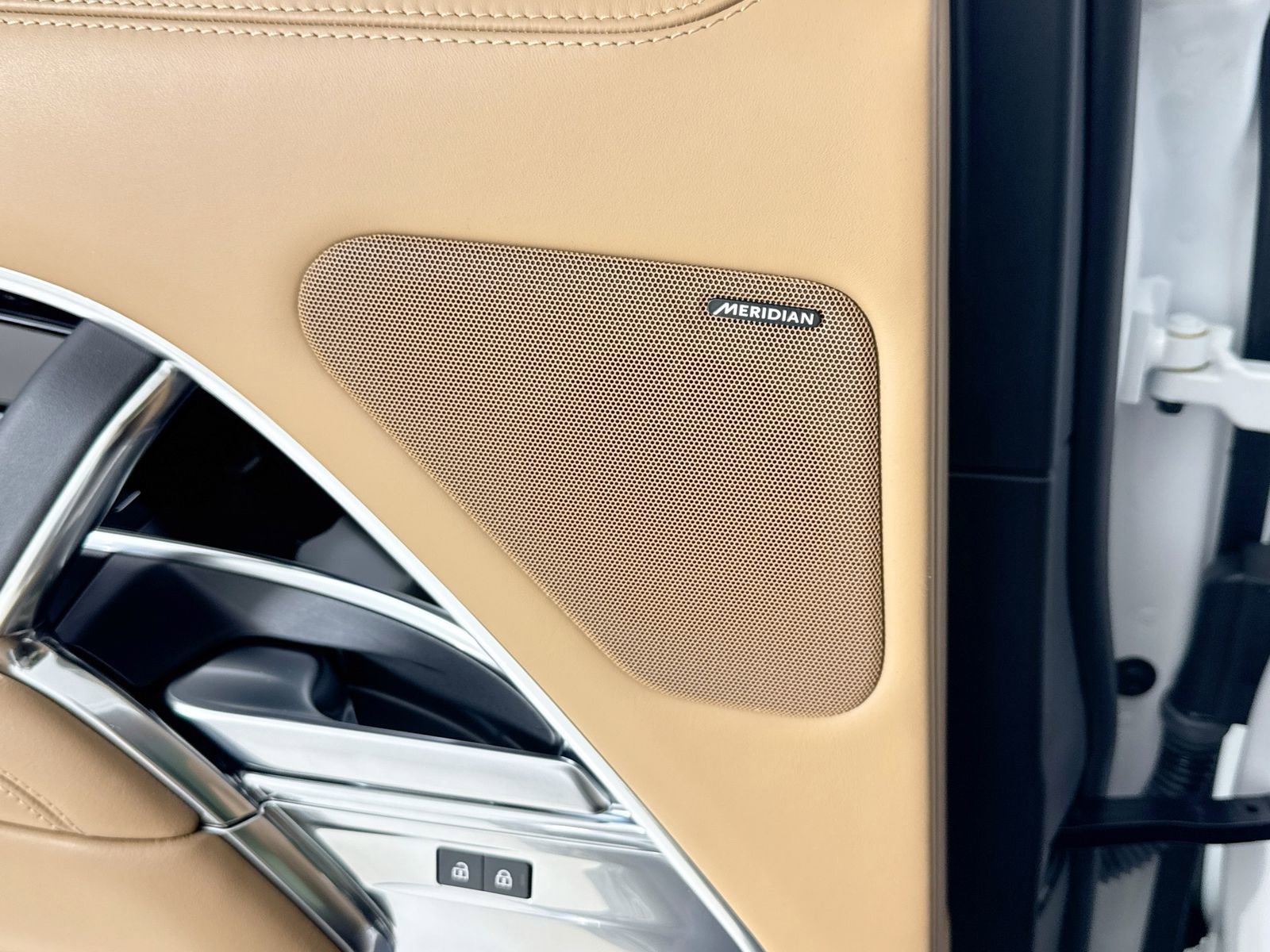 Used 2023 Land Rover Range Rover SE image 28