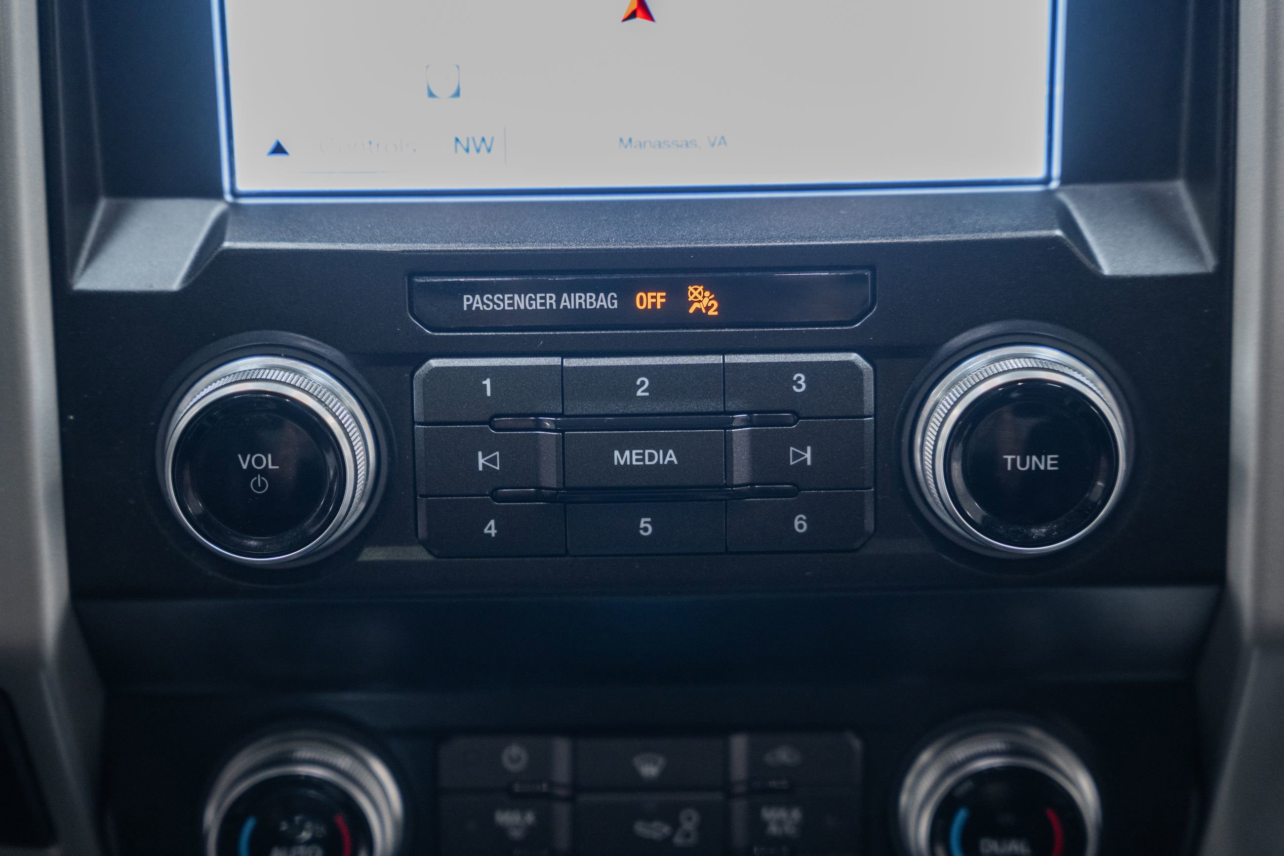 Certified 2019 Ford F150 Lariat w/ Equipment Group 502A Luxury image 28