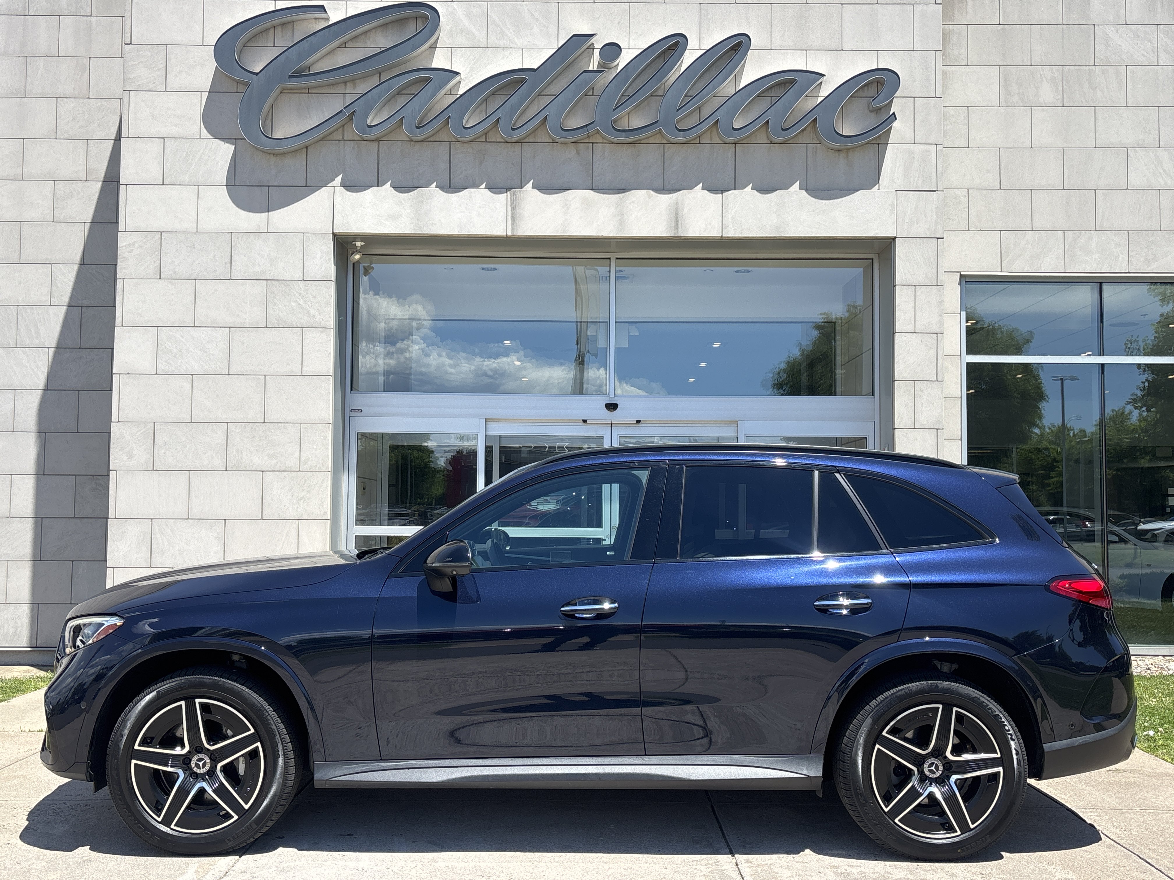 Used 2023 Mercedes-Benz GLC 300 4MATIC image 10