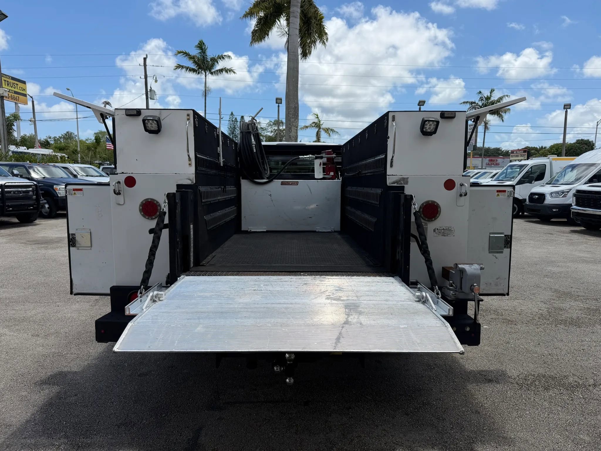 Used 2019 Ford F450 4x4 Crew Cab XL w/ Power Equipment Group image 6