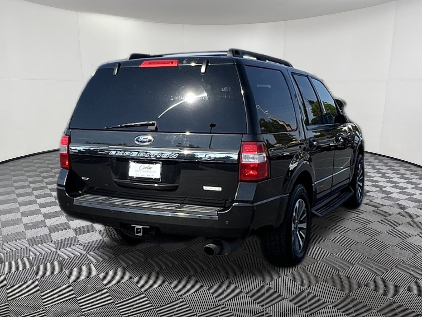 Used 2015 Ford Expedition XLT image 6