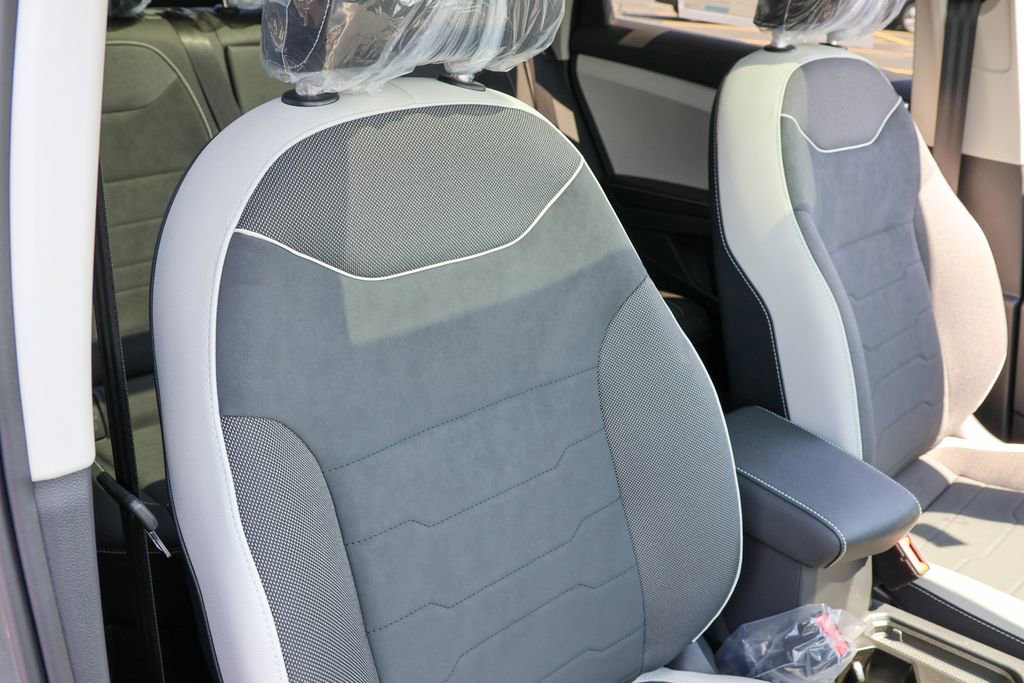 New 2025 Volkswagen Taos SE image 42